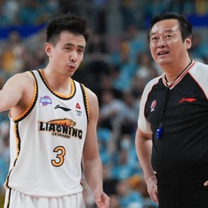CBA最搞笑的一幕！辽篮提前开香槟被打脸：险遭倒数第2反绝杀