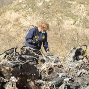 传播科比遇难照的消防员遭处罚：2人解雇 1人停职